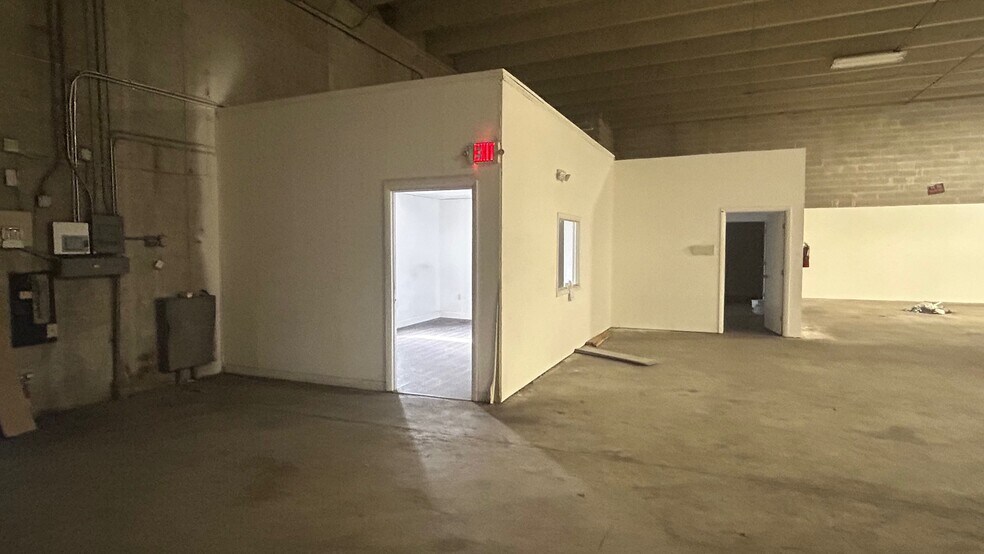 More Photos Of 6326 NW 72nd Ave, Miami Warehouse For Lease