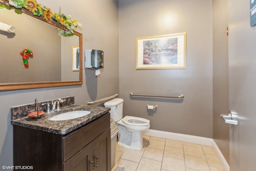 More Photos Of 277-297 S Weber Rd, Romeoville Storefront For Lease