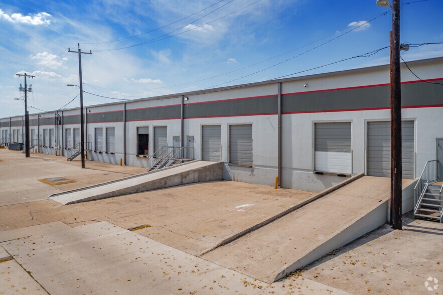 More Photos Of 5405 Bandera Rd, San Antonio Light Distribution For Lease