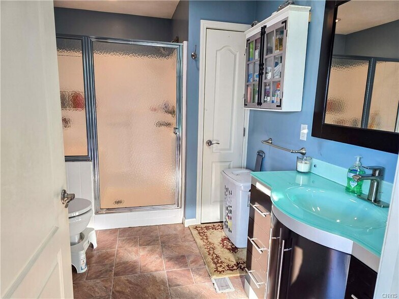 More Photos Of 337 N Peterboro St, Canastota Flex For Sale