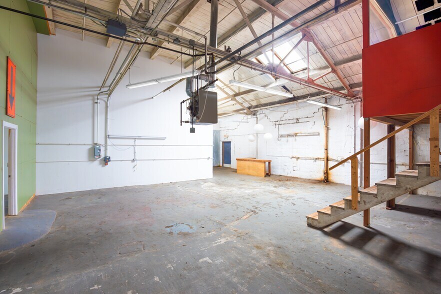 More Photos Of 334 Washington St, Somerville Manufacturing For Sale