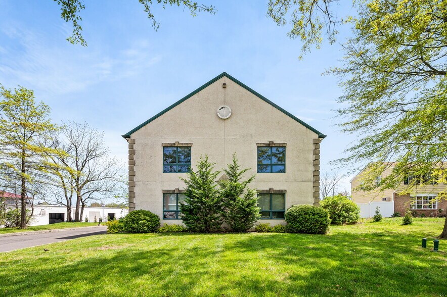 More Photos Of 2621 N Broad St, Colmar Office For Sale