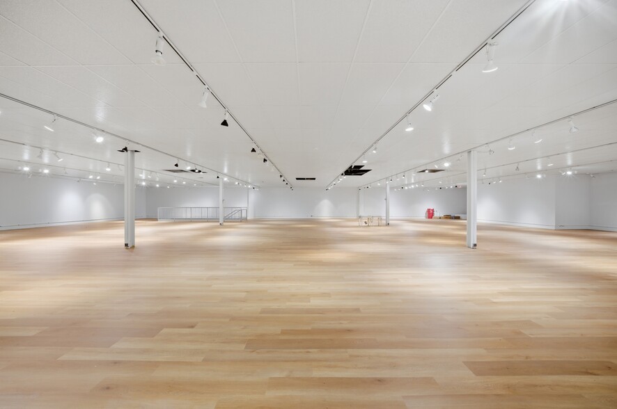 More Photos Of 6542 E Virginia Beach Blvd, Norfolk Freestanding For Lease