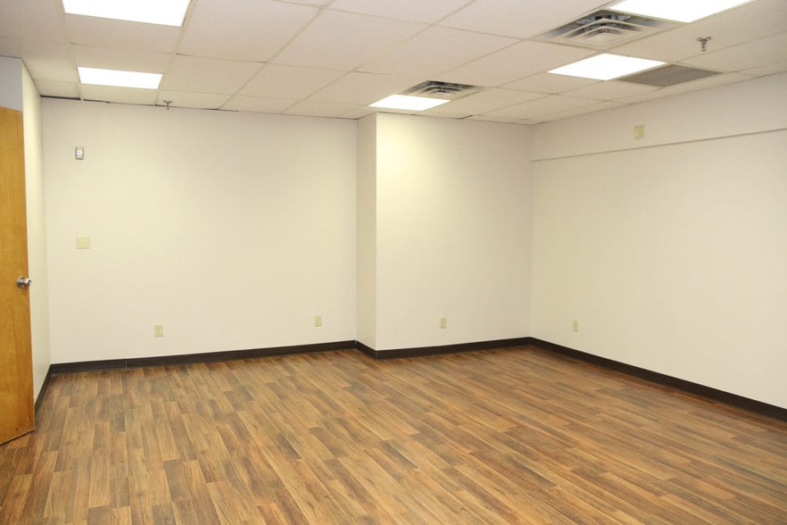 More Photos Of 1356 Washington St, Bath Storefront Retail Office For Lease