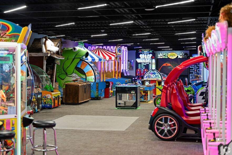 More Photos Of 3608 W 76 Country Blvd, Branson Amusement Park For Sale