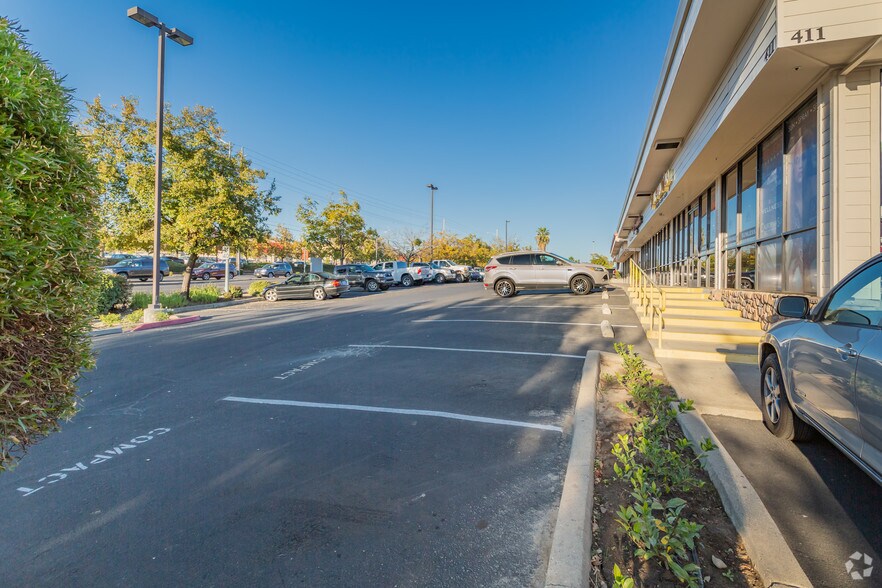 More Photos Of 411 Blue Ravine Rd, Folsom General Retail For Lease