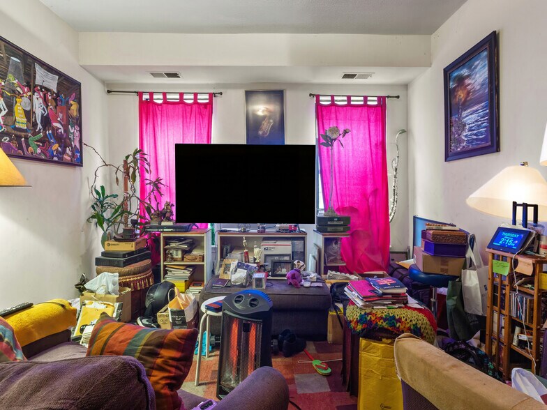 More Photos Of 1223 N St NW, Washington Apartments For Sale