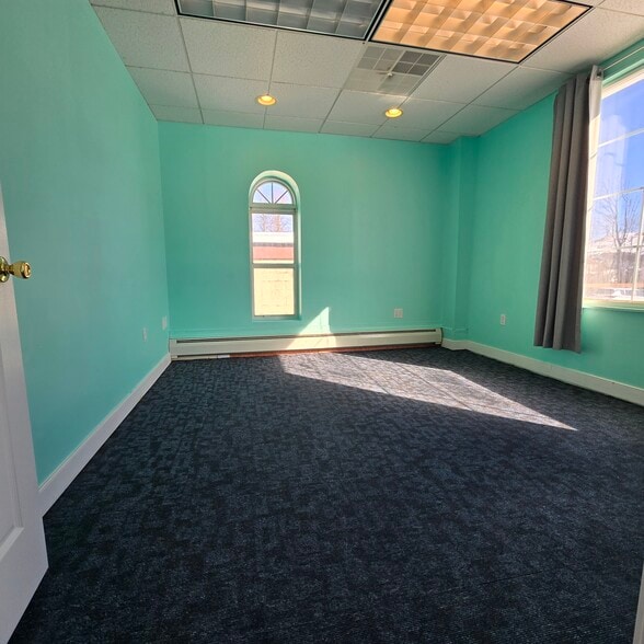 More Photos Of 106 N Franklin St, Pen Argyl Office For Lease