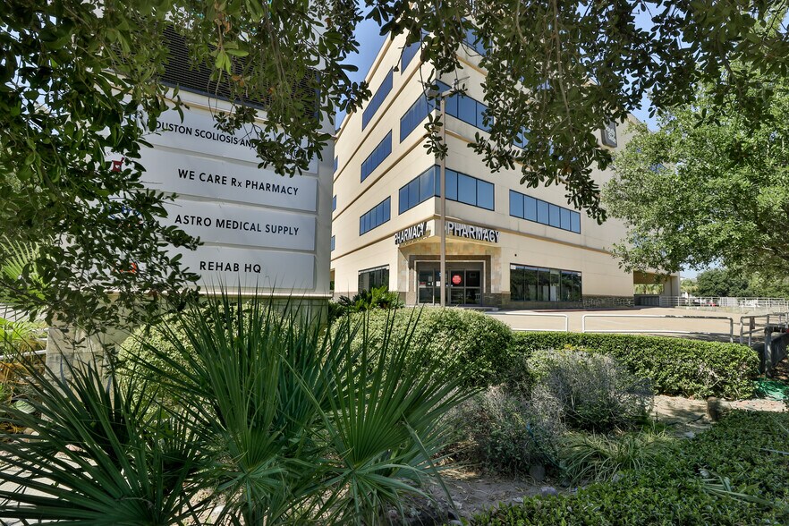 More Photos Of 7700 Main St, Houston Medical For Lease