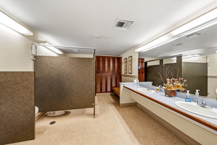 More Photos Of 1501 E McAndrews Rd, Medford Medical For Lease