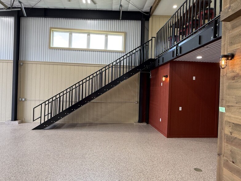 More Photos Of 663 Valerie Ave, Hudson Self Storage For Sale