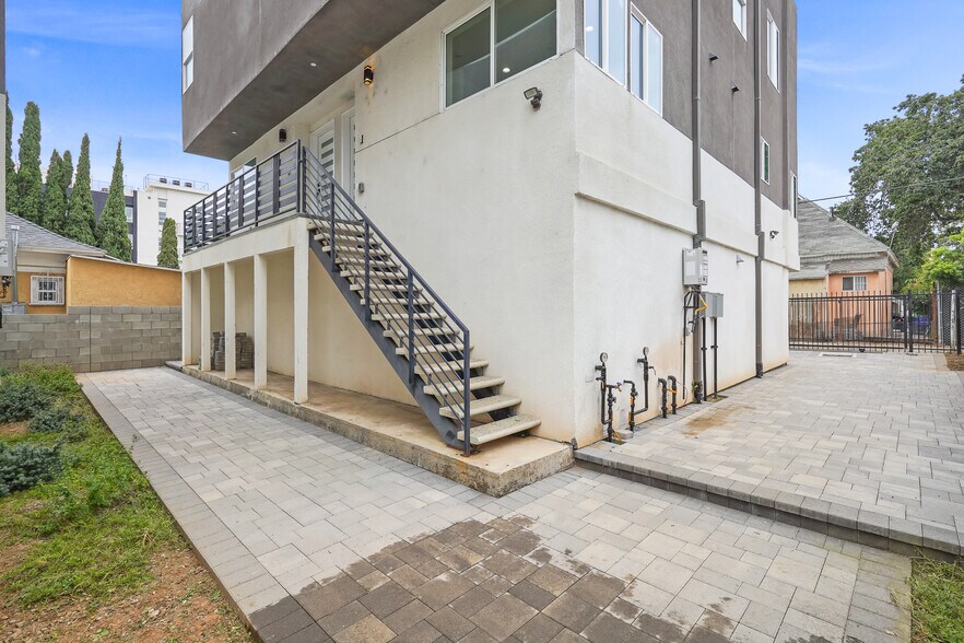 More Photos Of 2611 4th St, Los Angeles Apartments For Sale