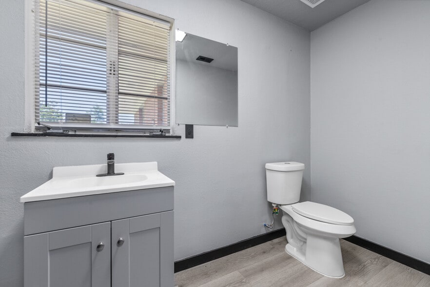 More Photos Of 1612 Pecan Blvd, McAllen Freestanding For Sale