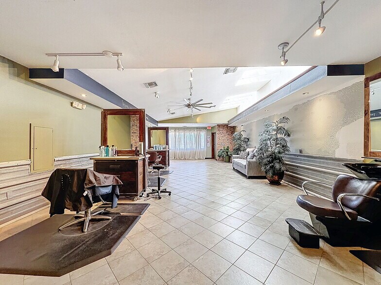 More Photos Of 13414 US Highway 19, Hudson Showroom For Lease