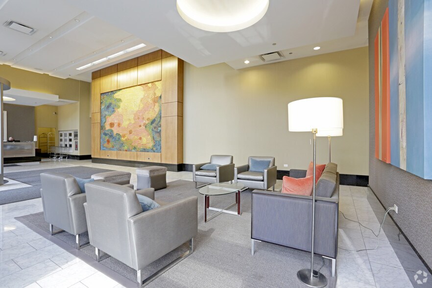 More Photos Of 555 W Kinzie St, Chicago Apartments For Lease