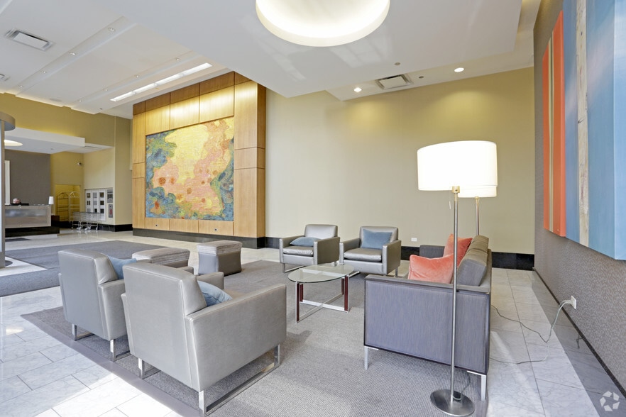 More Photos Of 555 W Kinzie St, Chicago Multifamily For Sale