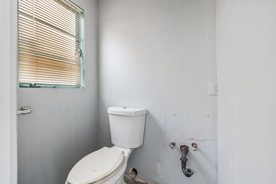 More Photos Of 1059-1063 N Palm Canyon Dr, Palm Springs Storefront For Sale