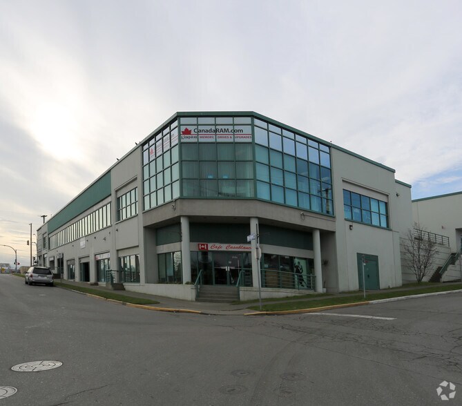 More Photos Of 2516 Bridge St, Victoria Storefront Retail Office For Lease