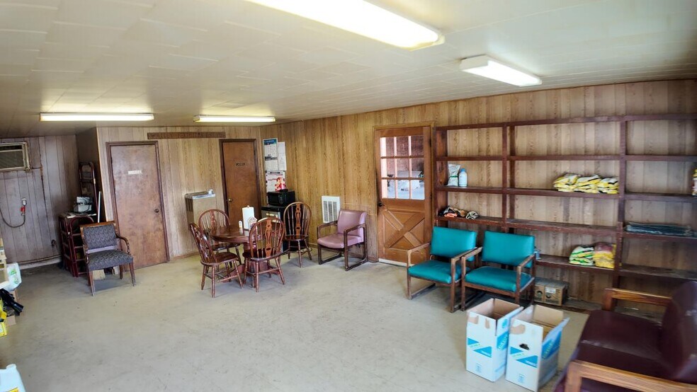 More Photos Of 117 Sartin Dr, Edmonton Freestanding For Sale