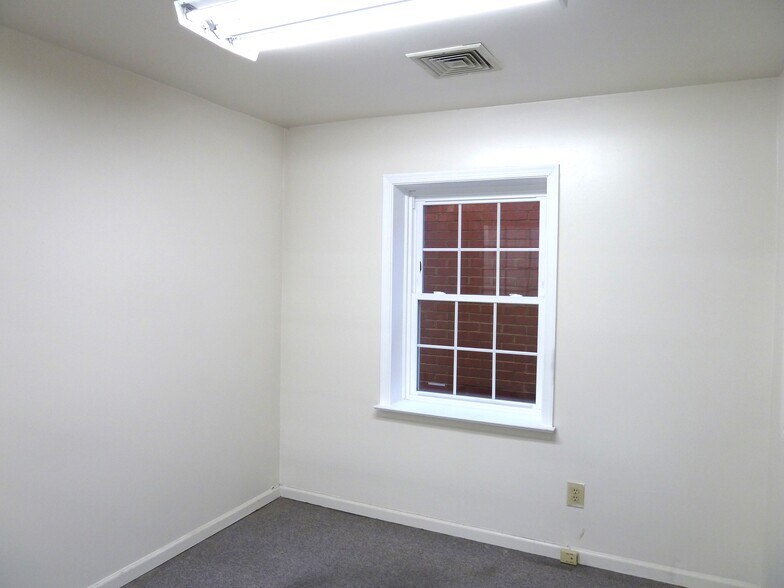 More Photos Of 1682 E Gude Dr, Rockville Office For Sale