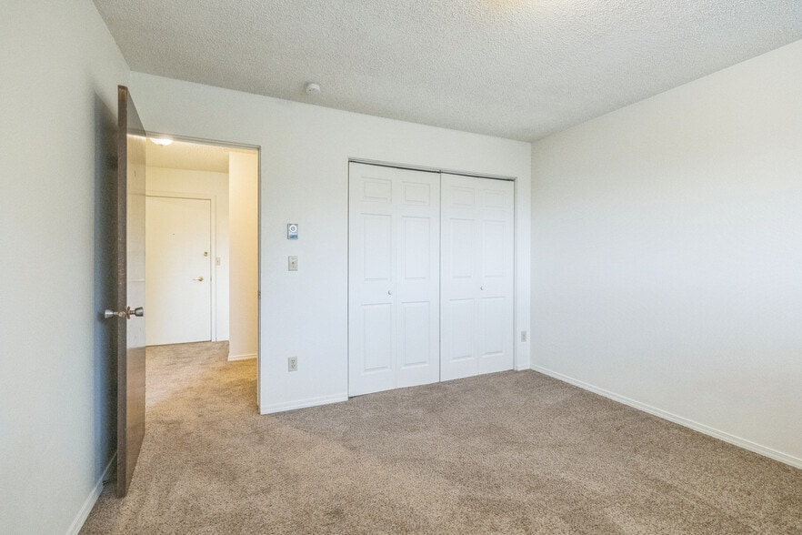 More Photos Of 1020 S 20th Ave, Yakima Apartments For Sale