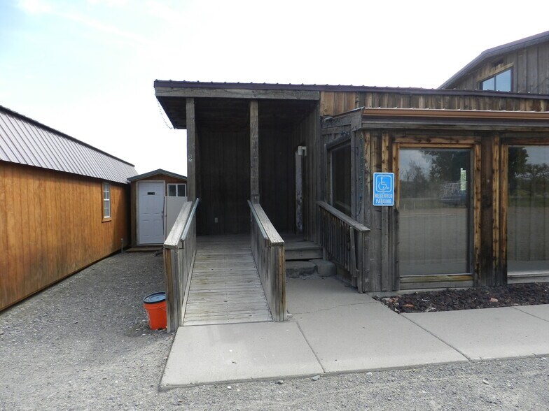 More Photos Of 17656 Highway 550, Montrose Storefront Retail Office For Lease