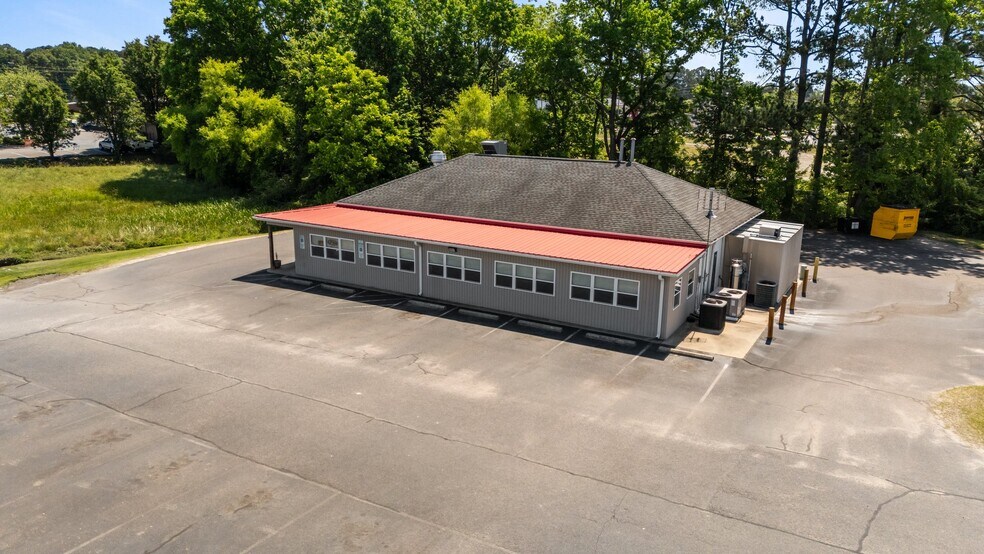 More Photos Of 120 Bank St, Sanford Restaurant For Sale