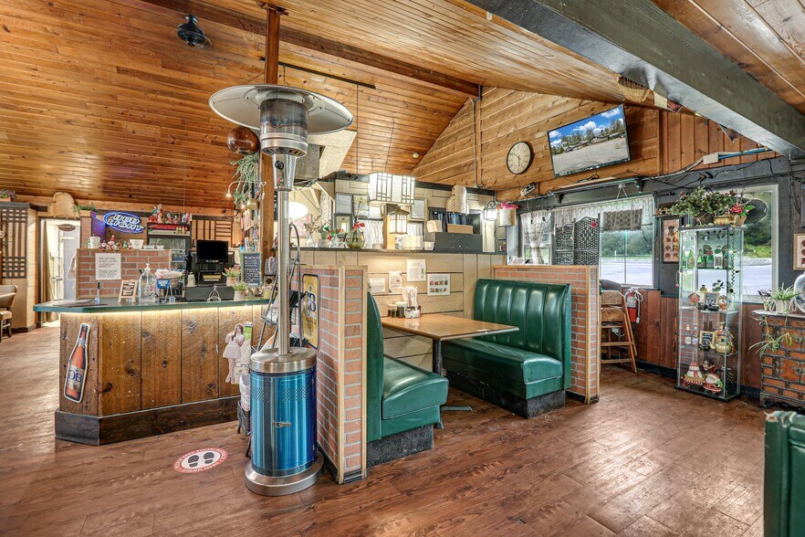 More Photos Of 44618 State Route 20, Concrete Hotel For Sale