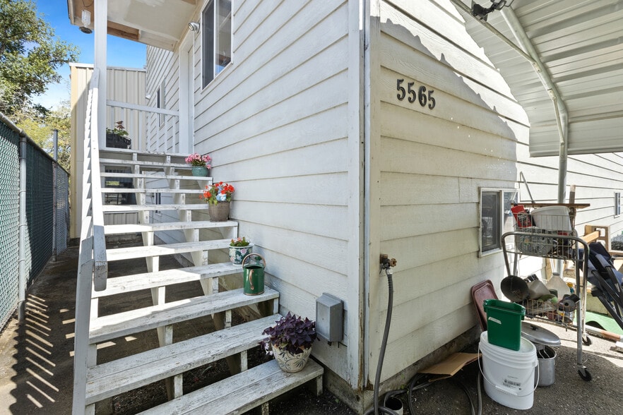 More Photos Of 5565 NE Stephens St, Winchester Auto Repair For Sale