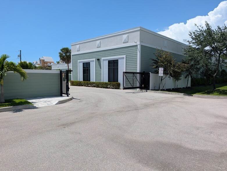 More Photos Of 4276 Bonita Beach Rd, Bonita Springs Self Storage For Sale