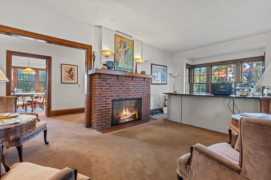 More Photos Of 2281 Swan Blvd, Milwaukee Office For Sale