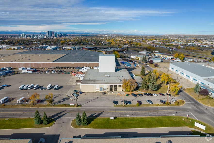 More Photos Of 1415 28 St NE, Calgary Distribution For Lease