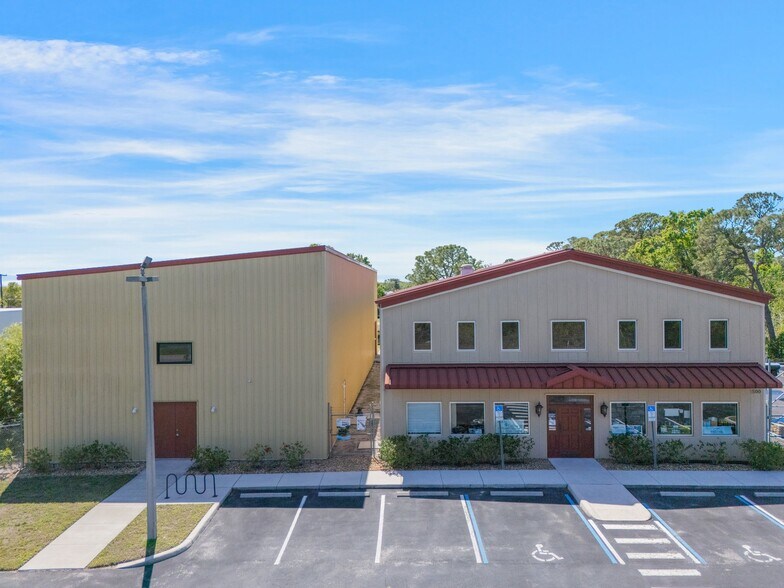 Primary Photo Of 1500 Desoto Rd, Sarasota Warehouse For Sale