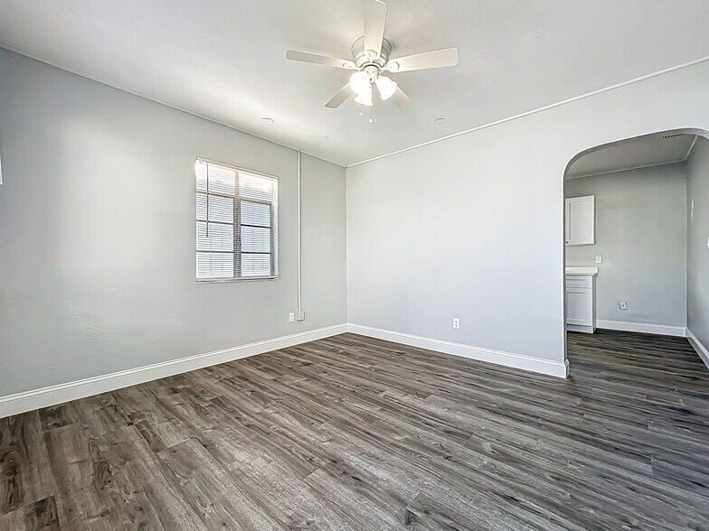 More Photos Of 1976 W Fairbanks Ave, Winter Park General Retail For Sale