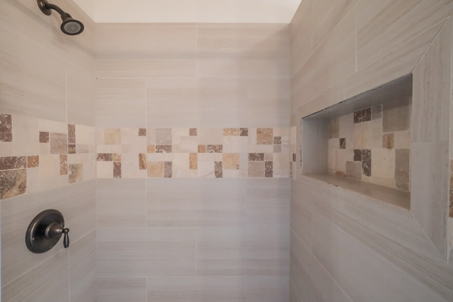 More Photos Of 6331 Lake Pointe Wy, Sweet Home Lodge Meeting Hall For Sale