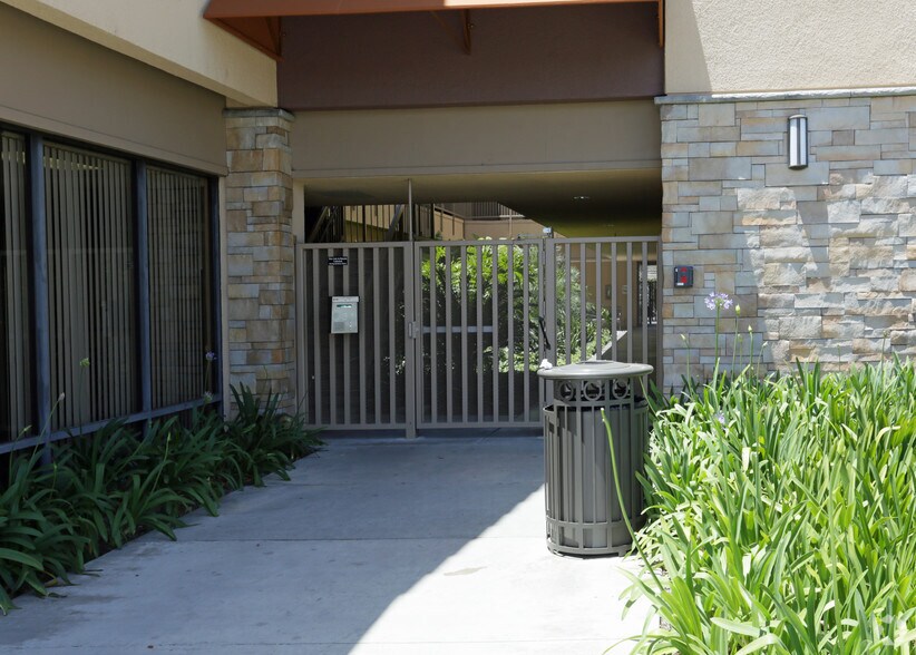 More Photos Of 559 N Mountain Ave, Upland Unknown For Lease