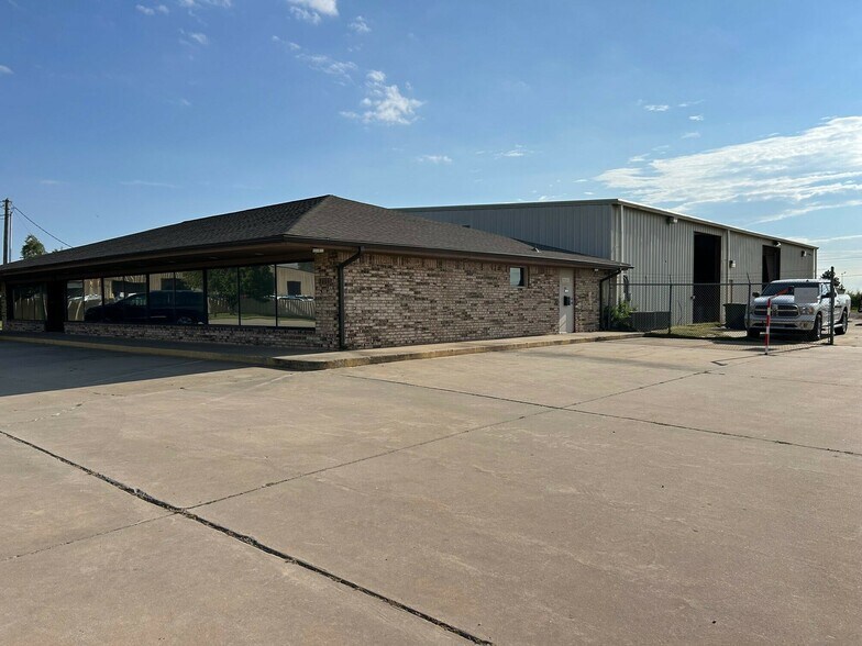 More Photos Of 2404 S Broadway St, Oklahoma City Flex For Sale