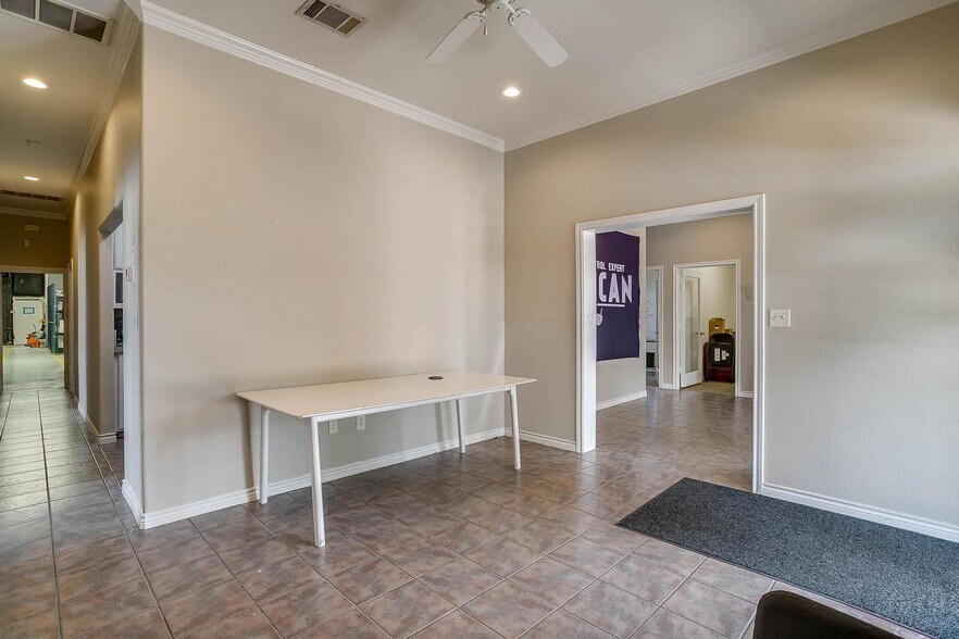 More Photos Of 110 Gotcher Ave, Lake Dallas Warehouse For Sale