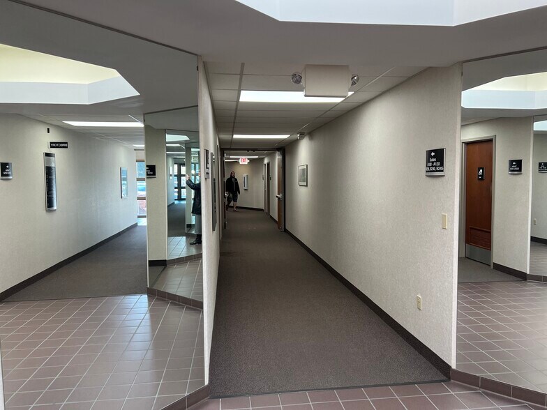 More Photos Of 150 Springside Dr, Akron Medical For Lease