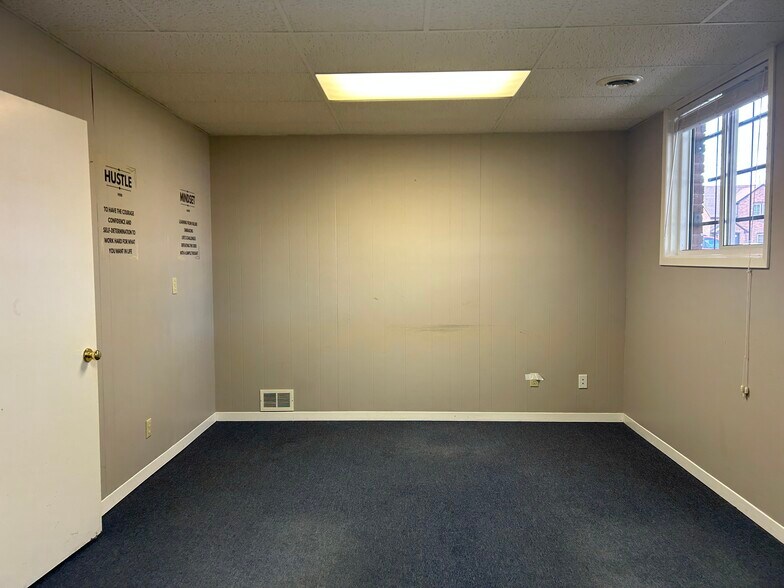 More Photos Of 191 Queensway W, Simcoe Office For Lease