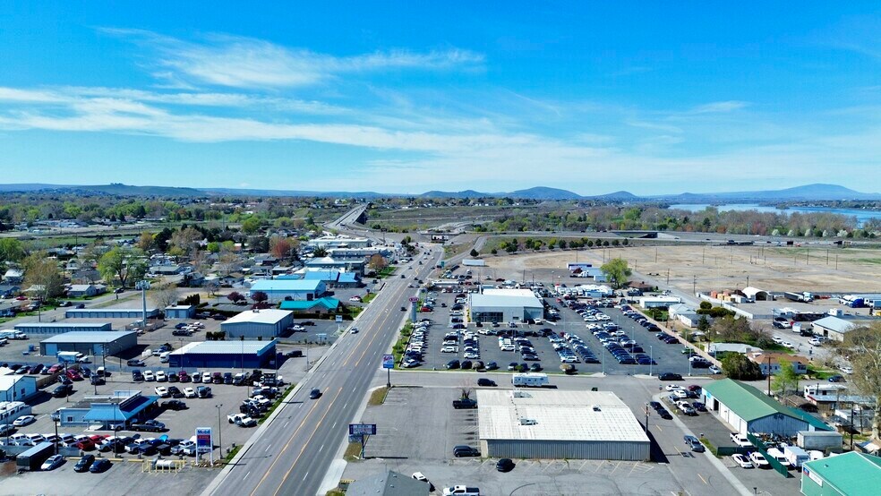 More Photos Of 950 W Columbia Dr, Kennewick Freestanding For Lease