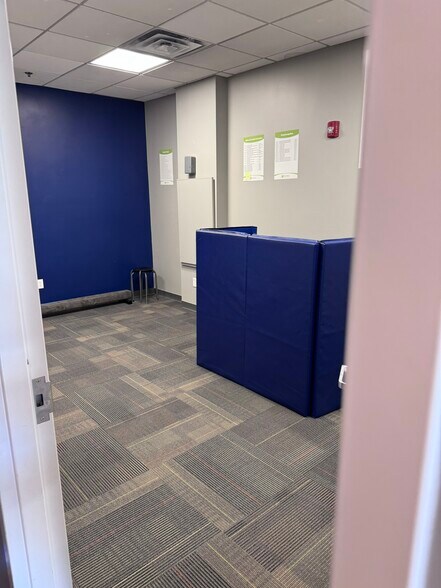 More Photos Of 413 NW Murray Rd, Lee's Summit Flex For Lease