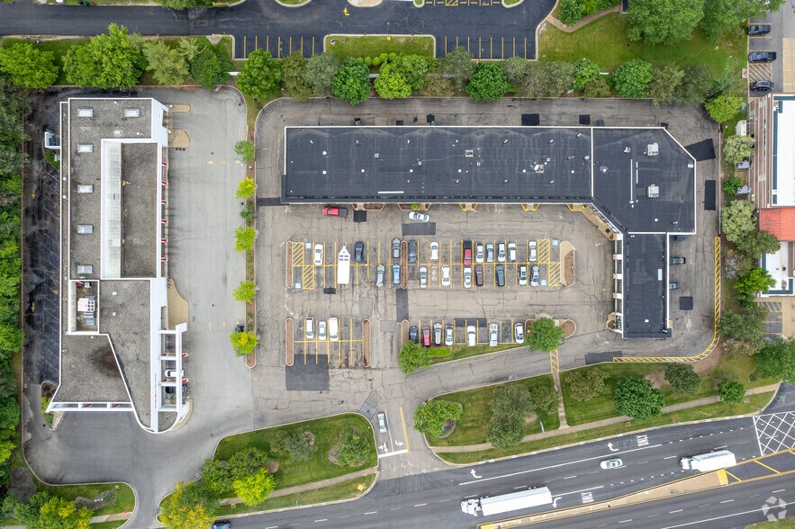 More Photos Of 250 S Gary Ave, Bloomingdale Freestanding For Lease