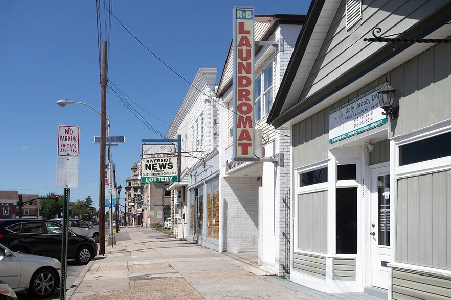 More Photos Of 121 S Pavilion Ave, Riverside Storefront Retail Residential For Sale