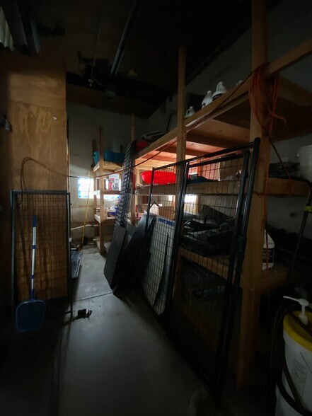 More Photos Of 703 Childs St, Wheaton Veterinarian Kennel For Lease
