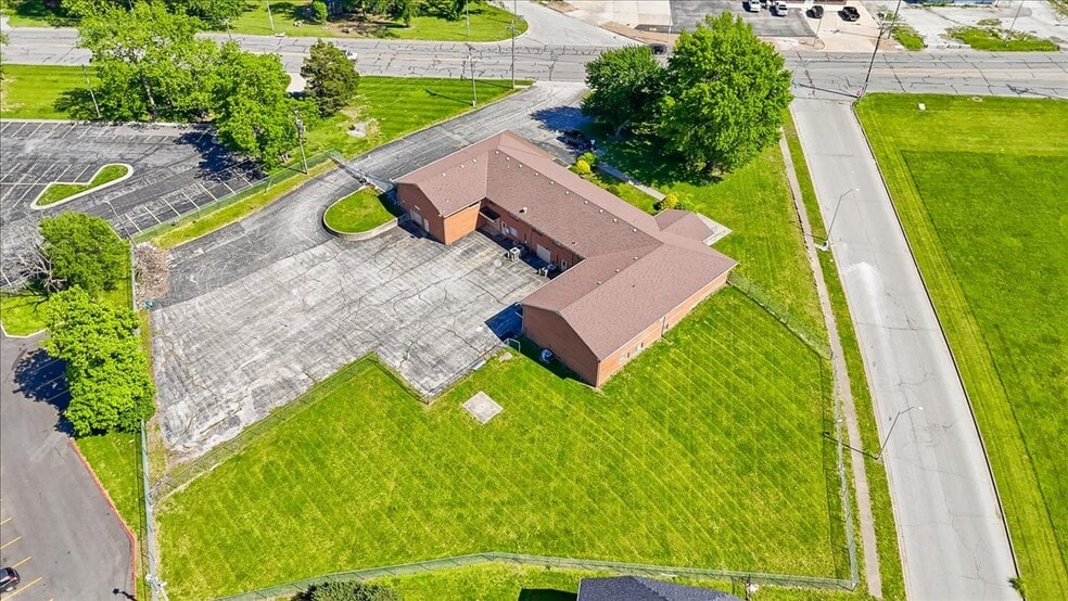 More Photos Of 8540 Blue Ridge Blvd, Kansas City Office For Sale