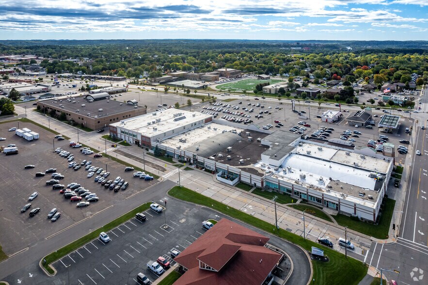 More Photos Of 2221 Highland Ave, Eau Claire Storefront For Lease