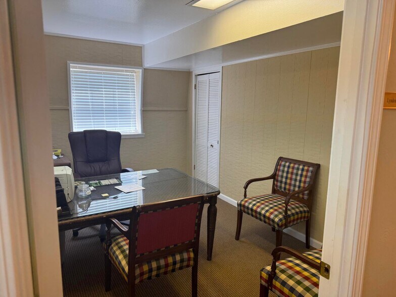 More Photos Of 725 Harbor Blvd E, Destin Medical For Sale