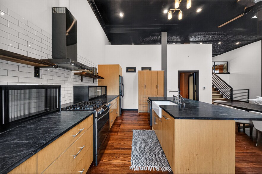 More Photos Of 614 High St, Comfort Storefront Retail Residential For Sale