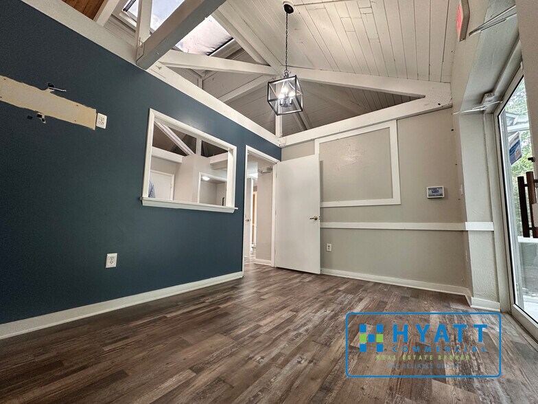 More Photos Of 1300 Ritchie Hwy, Arnold Office For Lease